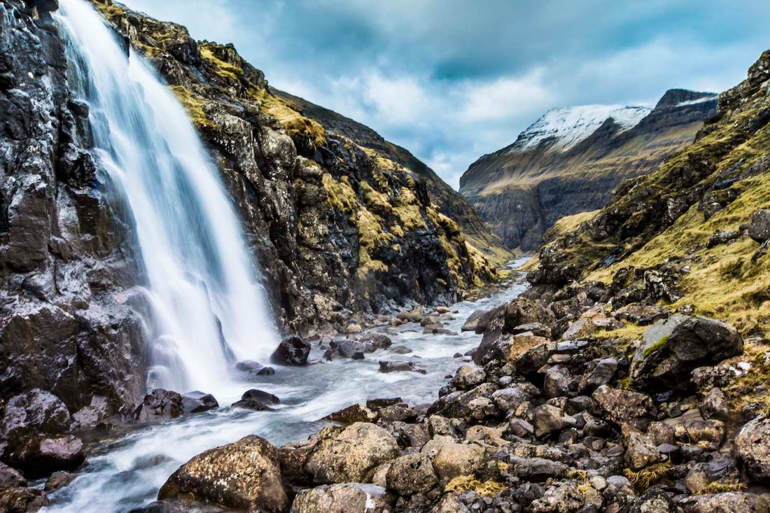 Iceland-Waterfall
