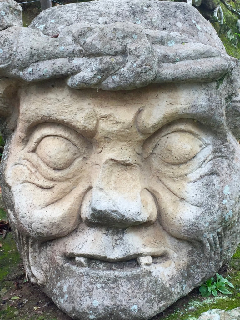 Guatemala-Tikal-Statue